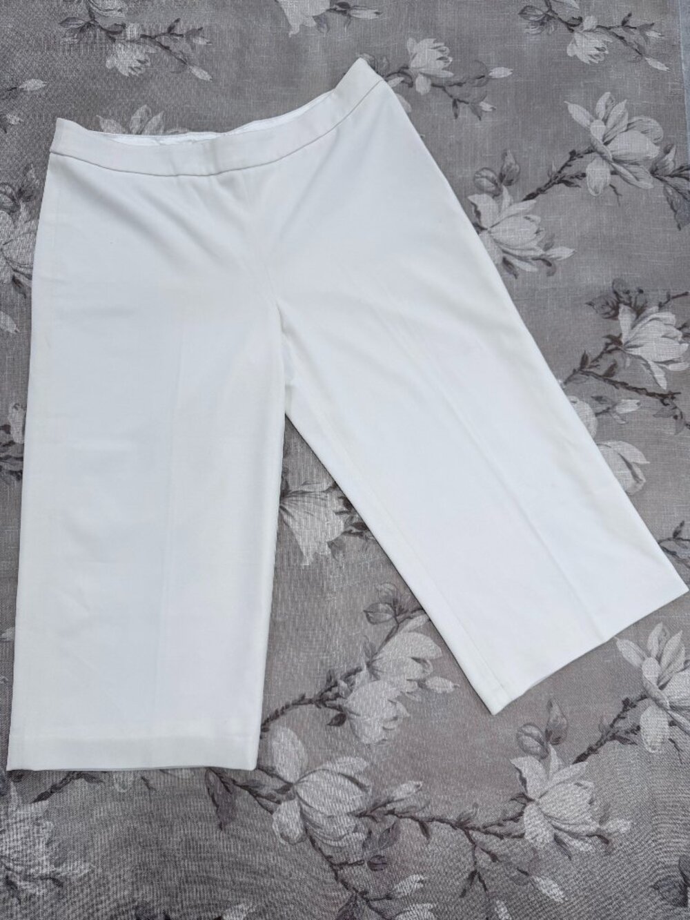 White House Black Market Cream White Wide Leg Capris Size 10 Stretch Side Zip